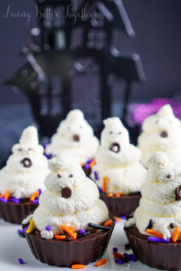 spooky-halloween-dessert-ideas-ghost-chocolate-cream-pie-bites
