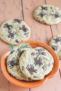 spooky-halloween-dessert-ideas-spider-chocolate-chip-cookies
