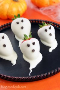 spooky-halloween-dessert-ideas-strawberry-ghost