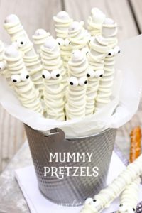 spooky-halloween-dessert-ideas-white-chocolate-mummy-pretzels