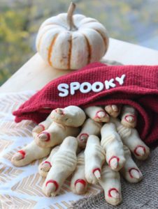 spooky-halloween-dessert-ideas-witch-finger